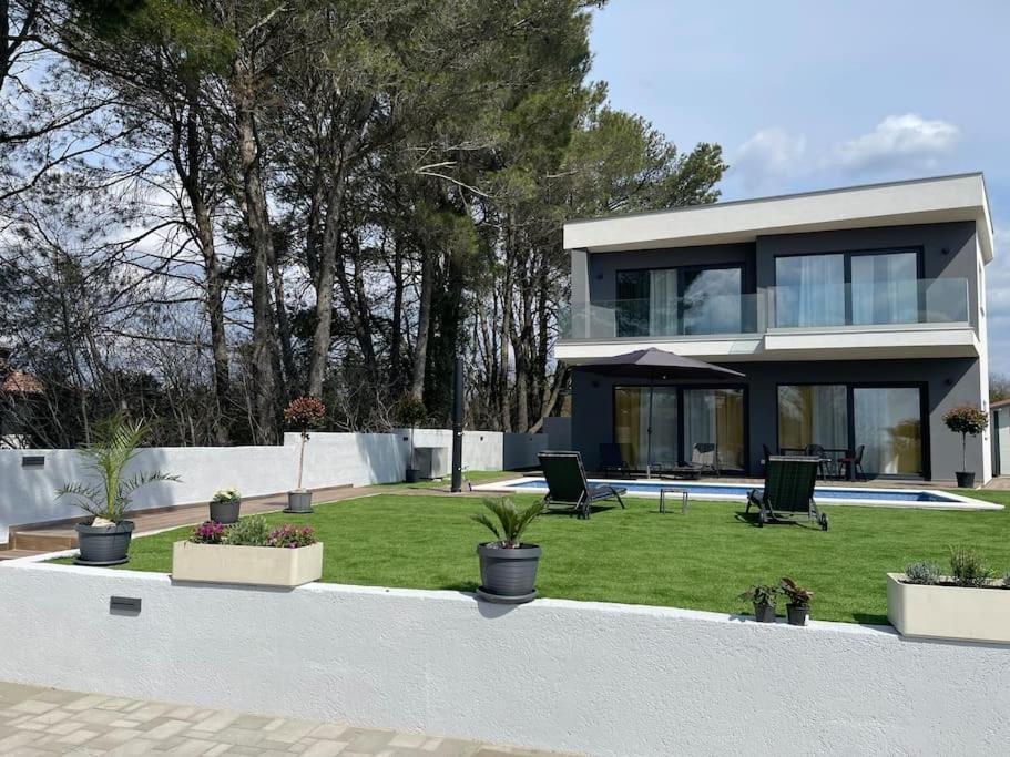 Villa Sara Jursici Exterior photo